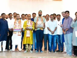 काश्मीरमध्ये गणेशोत्सवाची जय्यत तयारी; पुण्यात मानाच्या गणपतींच्या मूर्ती कार्यकर्त्यांकडे