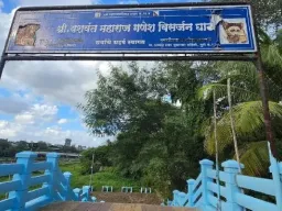घाट सुशोभित, पण महापुरुषांच्या चित्रांकडे दुर्लक्ष; संदीप खर्डेकरांनी प्रशासनाला घेरले