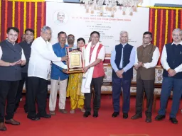 विचार करायला शिकवणारे शिक्षण काळाची गरज; ४२ शिक्षक सन्मानित