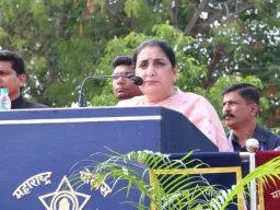 बीडच्या विकासाला वेग; बीड-पुणे रेल्वेसेवेचा मार्ग सुकर होणार – सुनेत्रा पवार