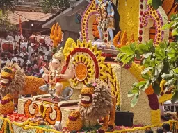 भक्तीचा जल्लोष अन् ढोल-ताशांचा निनाद; मानाचा तिसरा गुरुजी तालीम गणपती मिरवणुकीत दाखल