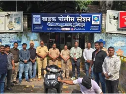 तडीपार आरोपीची पुन्हा गुन्हेगारी; वाहन चोराला पत्नीसह खडक पोलिसांनी पकडले