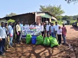 कास तलाव परिसरात स्वच्छता मोहीम; प्लास्टिक कचरा व्यवस्थापनासाठी व्यावसायिकांना सूचना