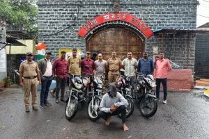 सातारा पोलिसांची धडक कारवाई: ४ चोरीच्या दुचाकींसह सराईत चोरट्याला ठोकल्या बेड्या; वाढे फाट्यावर थरारक पाठलाग!