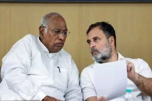 व्यासपीठ शुद्धीकरण प्रकरणावरून राहुल गांधींचा भाजप-आरएसएसवर हल्लाबोल