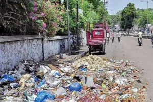 साताऱ्यात ‘पेपर ब्लास्ट’विरोधात पालिका आक्रमक; प्लॅस्टिक युक्त कचऱ्यावर दंडात्मक कारवाई