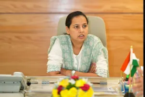 लेक लाडकी योजनेच्या अर्जात मोठा दिलासा; आता घरबसल्या आपले सरकार पोर्टलवरून ऑनलाइन अर्ज करता येणार