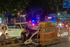 दिल्लीत भीषण अपघात; स्विफ्ट-इनोव्हा धडकेत दोन आमदारांसह ६ जण जखमी