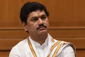 'राजकारणात राहावं की नाही...' धनंजय मुंडेंचे सूचक विधान