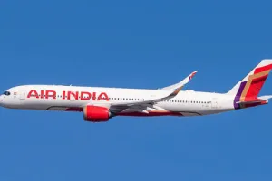 एअर इंडियाच्या विमानाला हवेत धक्का; ३०० फूट घसरल्याने १४ जखमी