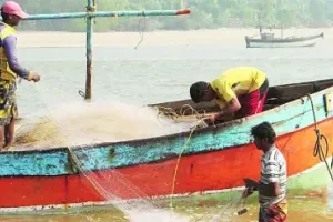 अवैध मासेमारी रोखण्यासाठी महाराष्ट्र-गोवा समन्वय; नितेश राणेंचा पुढाकार