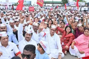 पुणे-नाशिक रेल्वेमार्गासाठी एल्गार; क्रांतीदिनी महामार्गावर चक्का जाम आंदोलन