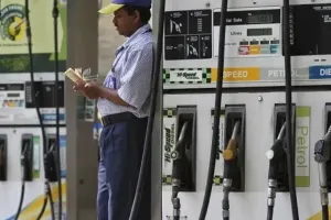पेट्रोल-डिझेलच्या दरांवर कच्च्या तेलाचा परिणाम; आजचे ताजे भाव जाणून घ्या