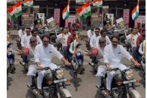 पेपरफुटी आणि बेरोजगारीवरून राष्ट्रवादी आक्रमक; पुण्यात तिरंगा दुचाकी रॅली