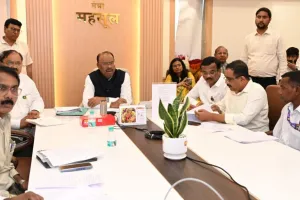 वक्फ बोर्डाच्या बेकायदेशीर नोंदींवर कठोर कारवाई; महसूल मंत्र्यांचे आदेश 