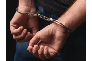 पुणे विमानतळावर प्रवाशांची फसवणूक करणारा भामटा जेरबंद; बनावट ओळखपत्र दाखवून उकळत होता हजारो रुपये