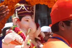 पुणे विसर्जन मिरवणुकीत भक्तीचा जल्लोष; मानाचा दुसरा तांबडी जोगेश्वरी गणपती दिमाखात मार्गस्थ