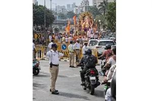 विसर्जन मिरवणुकीआधी पुण्यात वाहतूक बदल; धायरी फाटा, केशवनगर-मुंढवा आणि हडपसरसाठी पर्यायी मार्ग जाहीर