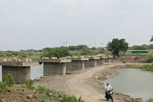 दोन वर्षांपासून पुलाचे काम ठप्प; जाशी-पळशी ग्रामस्थ आक्रमक, २ ऑक्टोबरला नदीपात्रात उतरणार