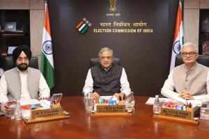 मतदार यादीच्या एसआयआर प्रक्रियेला वेग; नोटीसधारकांच्या घरी जाऊन कागदपत्रे घेण्याचा निर्णय
