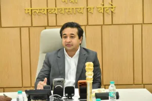 ‘मत्स्यसंपदा’ योजनेला गती; ऑनलाइन प्रणाली येईपर्यंत ऑफलाइन प्रस्ताव स्वीकारा, राणेंचे निर्देश