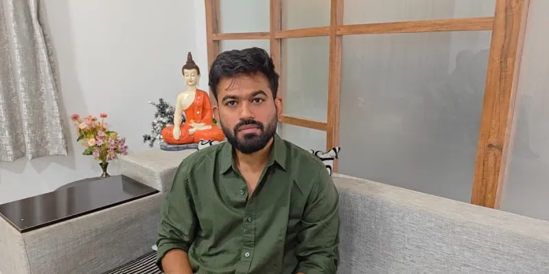 अभिजीत दीपकेंना मोठा धक्का; पोलिसांशी हुज्जत प्रकरणी पोलीस संरक्षण हटवण्याची मागणी