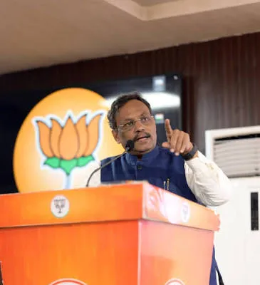 विनोद तावडेंना भाजपकडून मोठी जबाबदारी; यूपी निवडणुकीची धुरा