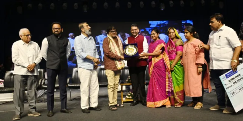 ज्येष्ठ अभिनेते अशोक सराफ यांचा नागपुरात भव्य नागरी सत्कार; 'मराठी चित्रपटसृष्टीला त्यांनी दिली नवी उंची' - देवेंद्र फडणवीस