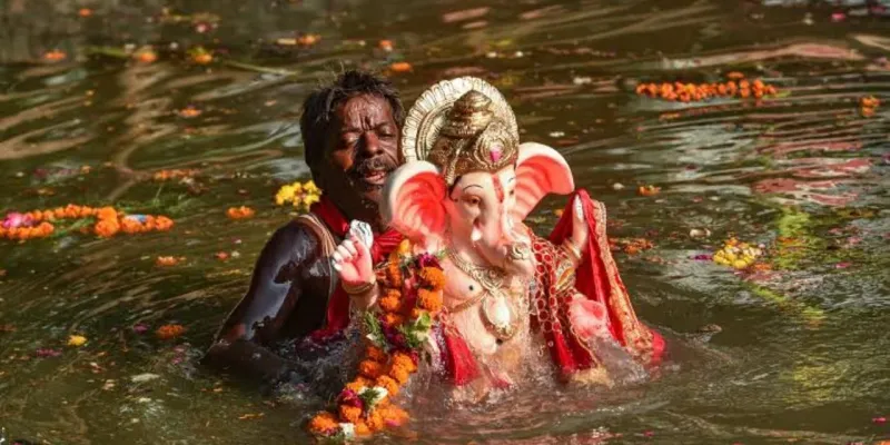 पीओपी गणेशमूर्ती विसर्जनावर उच्च न्यायालयाचे नवे निर्देश; ६ फुटांपर्यंतच्या मूर्ती कृत्रिम तलावातच