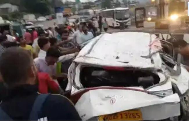 मुंबईहून देवरूखला जाणाऱ्या कारचा जगबुडी नदीच्या पुलावर भीषण अपघात