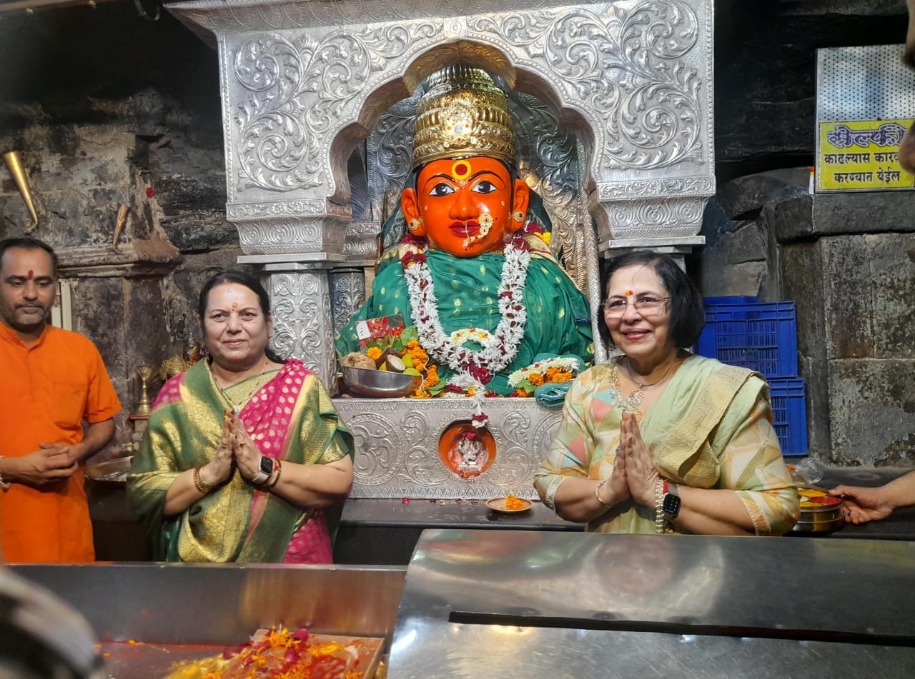 विधानपरिषद उपसभापती डॉ. नीलम गोऱ्हे यांनी श्री क्षेत्र चांदवड येथे रेणुका देवीचे घेतले दर्शन