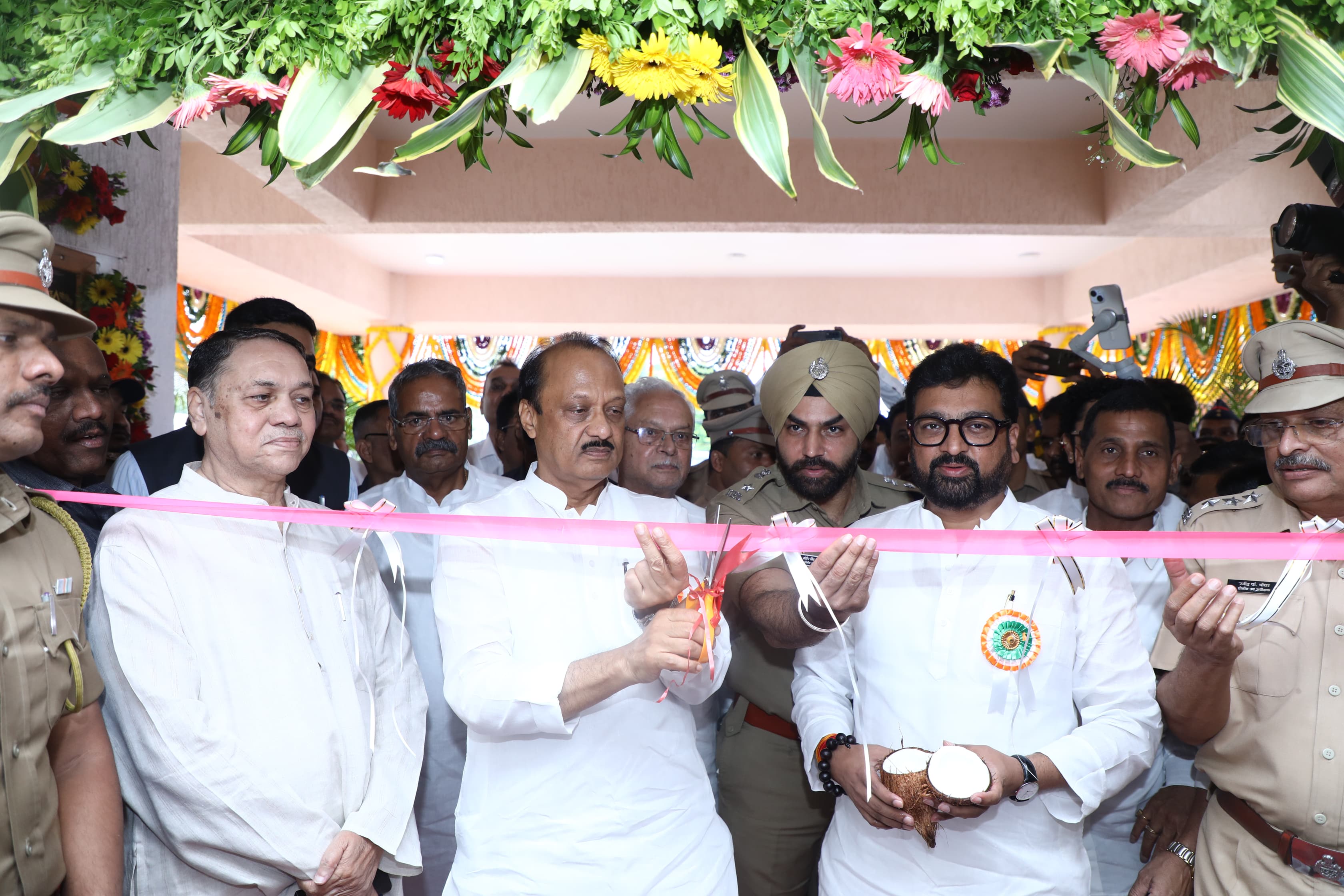 उपमुख्यमंत्र्यांच्या हस्ते नारायणगाव पोलीस ठाण्याच्या नवीन इमारतीचे लोकार्पण