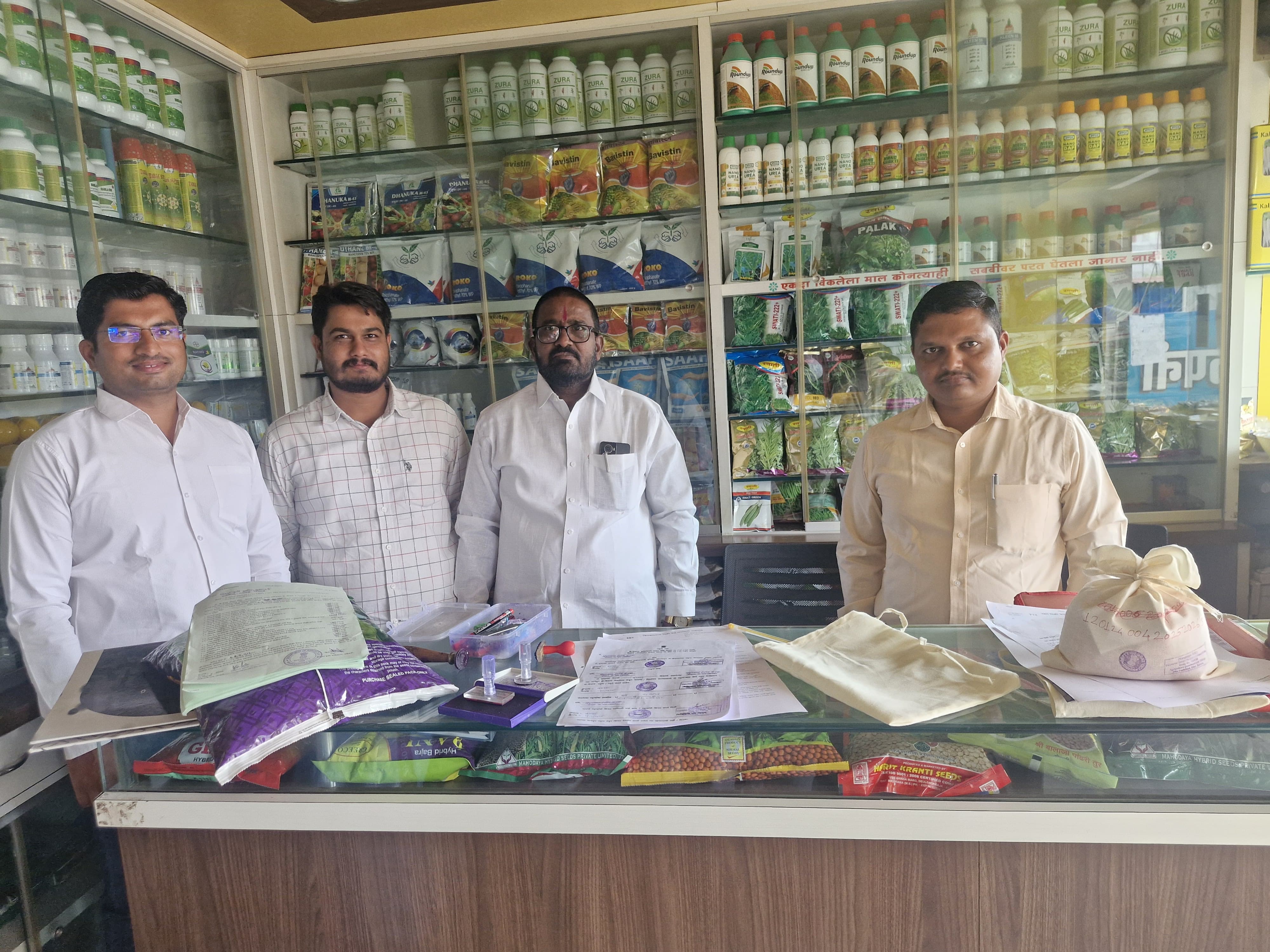 माणमधील कृषी सेवा केंद्रांची बोगसगिरी; माणमधील तीन कृषी सेवा केंद्रांवर भरारी पथकांची कारवाई