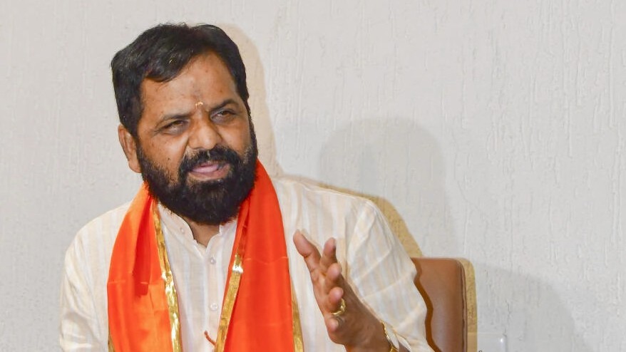 कृत्रिम फुलांवर बंदीसंदर्भात धोरणात्मक निर्णय घेणार - फलोत्पादन मंत्री भरत गोगावले