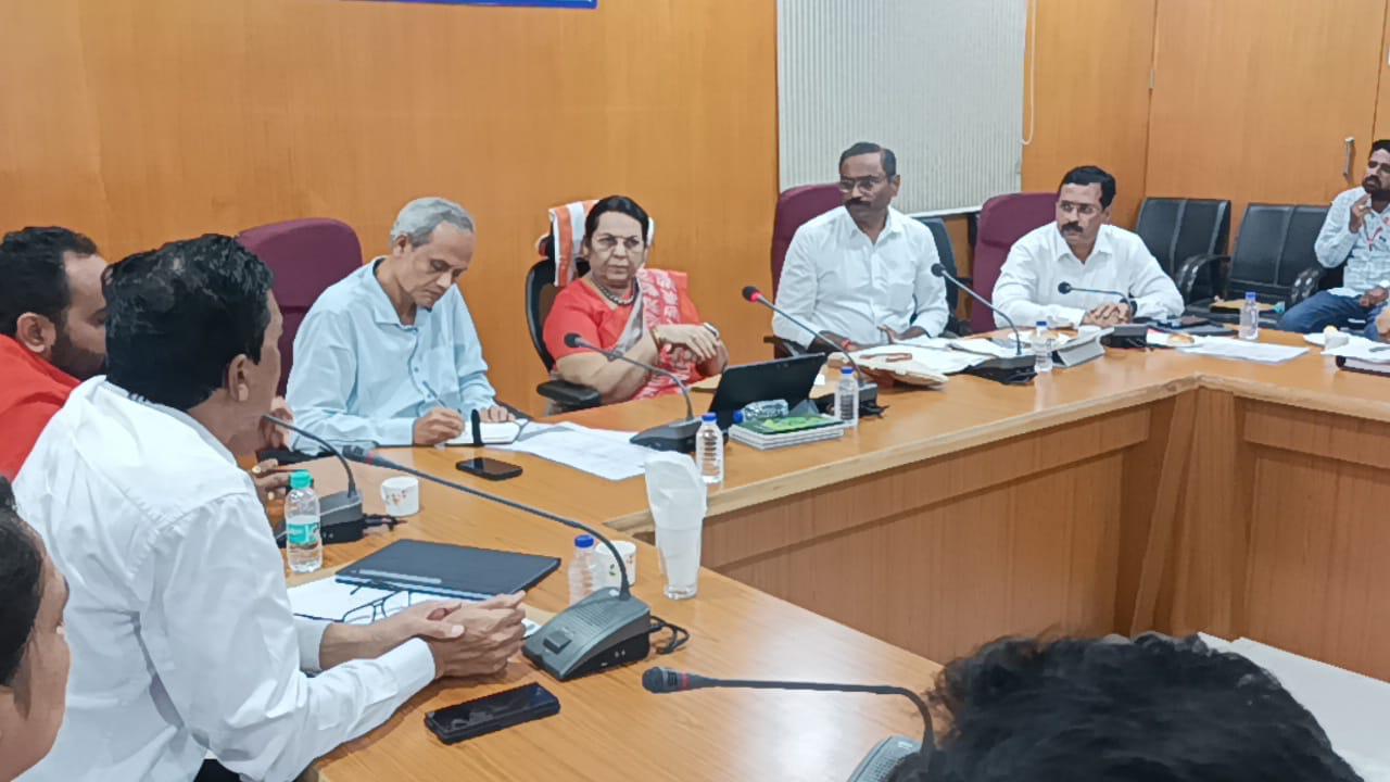 BDP करिता आरक्षित क्षेत्रातील पर्यावरण संवर्धनासोबतच पुणेकरांचे संरक्षणाचे अनुषंगाने पुणे महापालिकेने ठोस पावले उचलावित – उपसभापती डॉ. नीलम गोऱ्हे
