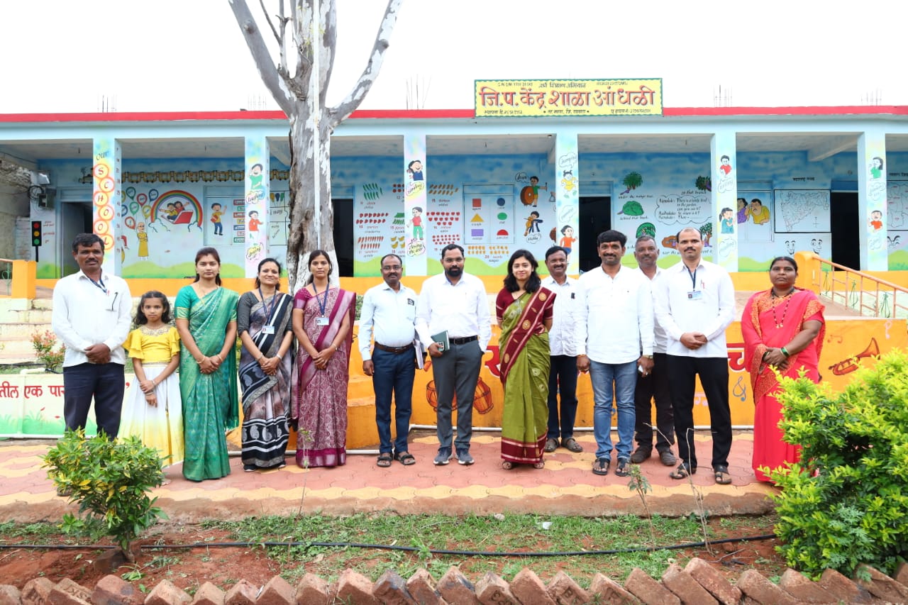 आंधळी जि.प.शाळेला मुख्य कार्यकारी अधिकाऱ्यांची भेट