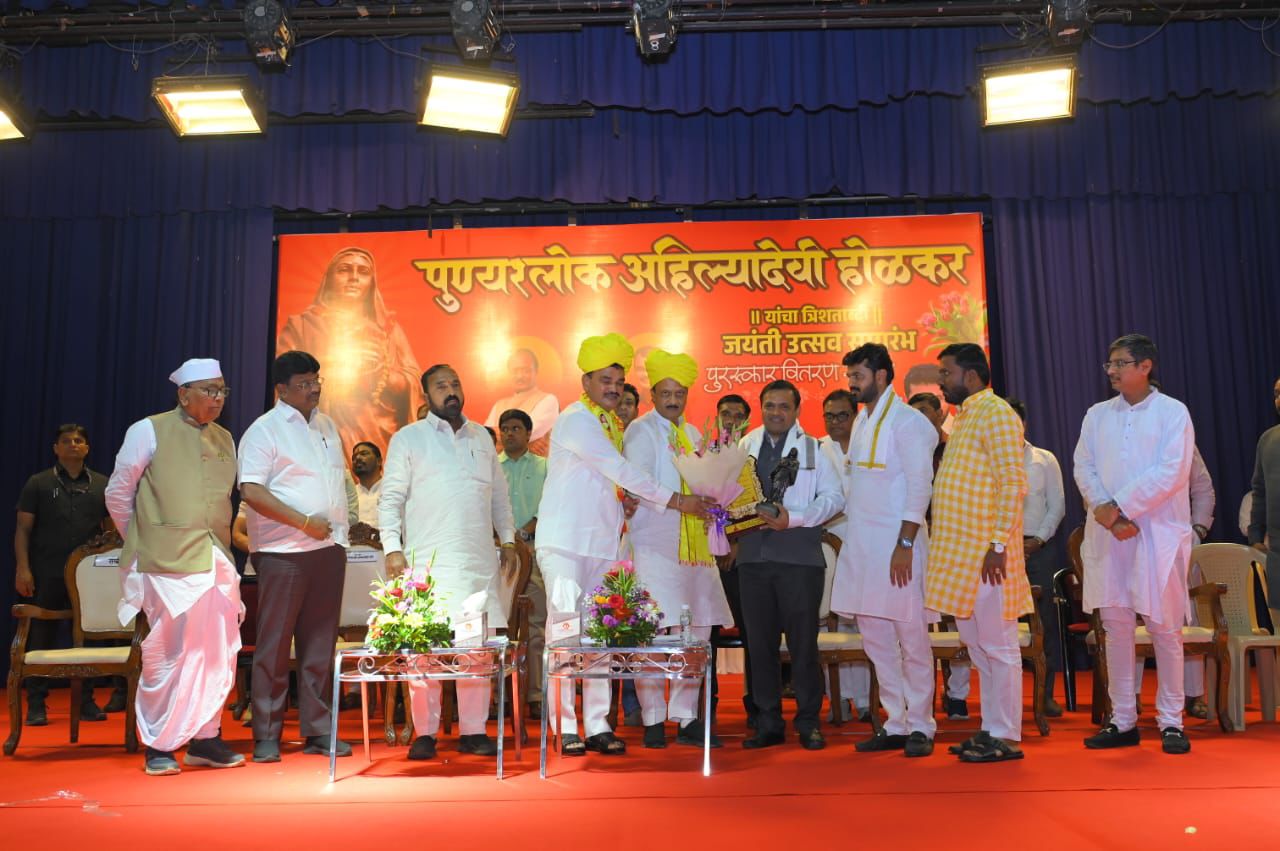 आयुक्त डॉ. नितीन वाघमोडे “समाजरत्न” पुरस्काराने सन्मानित