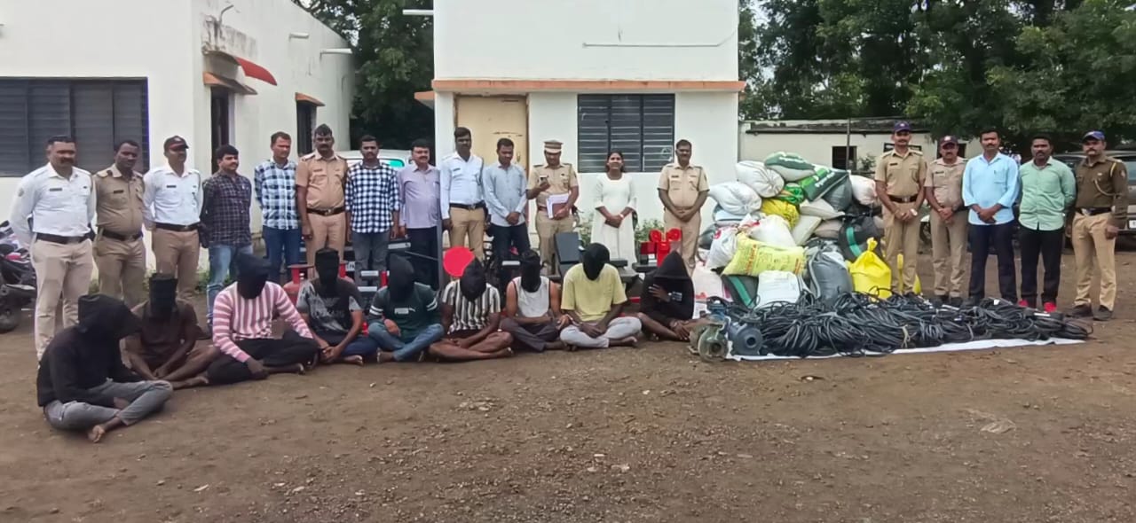 ९ आरोपींना १३ लाखाच्या मुद्देमालासह अटक दहिवडी पोलिसांची दमदार कामगिरी ; अट्टल चोरट्या टोळीचा केला पर्दा फाश