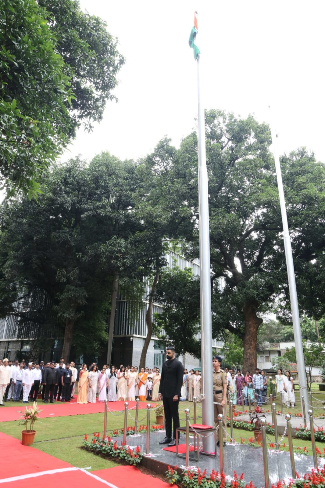 स्वातंत्र्यदिनी जिल्हाधिकारी जितेंद्र डुडी यांच्या हस्ते ध्वजारोहण