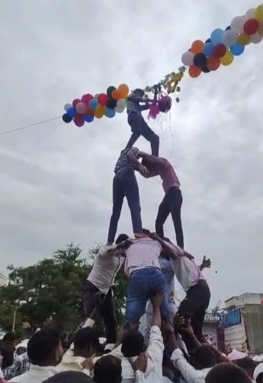 नरवणेत सुवर्ण महोत्सवी पारायण सोहळ्यानिमित्त दहीहंडीचा थरार