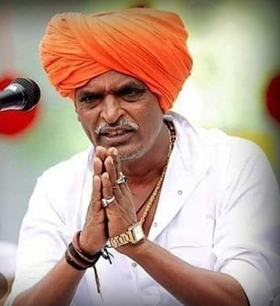 अखेर इंदुरीकर महाराजांच्या वतीने आयोजकांनी झुकून मागितली पत्रकारांची माफी