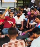 पाण्याच्या टंचाईवर विद्यार्थ्यांचा संताप; पुणे विद्यापीठात ठिय्या आंदोलन