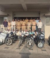 वाठार पोलिसांचा धडाकेबाज दणका; बिचुकले गावात जुगार अड्ड्यावर छापा टाकून ७ जणांना अटक, साडेतीन लाखांचा मुद्देमाल जप्त