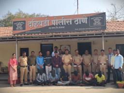 दहिवडी पोलिसांची मोठी कारवाई ; पुणे जिल्ह्यातील सराईत टोळी जेरबंद ; १३ लाखांचा मुद्देमाल जप्त