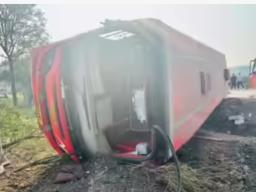 विद्यार्थ्यांना सहलीला घेऊन जाणाऱ्या बसचा अपघात; 15 विद्यार्थ्यांसोबत 4 शिक्षक जखमी 