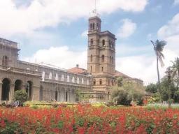 सावित्रीबाई फुले पुणे विद्यापीठात फीवाढीविरोधात विद्यार्थ्यांचे बेमुदत उपोषण; प्रशासनाकडून आश्वासन