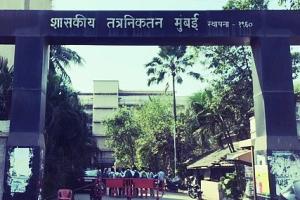 शासकीय तंत्रनिकेतन, मुंबई संस्थेतील विद्यार्थ्यांच्या   हॉल तिकिटावरील मजकुराबाबत चौकशी ; सायबर सेलमध्ये तक्रार दाखल