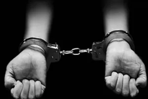 महापालिकेच्या निवडणुकीसाठी इच्छुक असलेल्या उमेदवारासोबत 5 जणांना अटक 