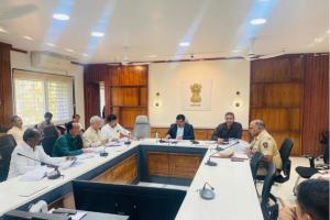 ऊसतोड कामगारांना साखर कारखान्यांनी सोयी-सुविधा उपलब्ध करुन द्याव्यात- जिल्हाधिकारी संतोष पाटील