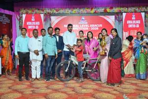 राष्ट्रीय अबॅकस स्पर्धेत दहिवडीच्या आर्यन राठोडचे दैदिप्यमान  यश; ३ मिनिटांत सोडवली १०० गणिते